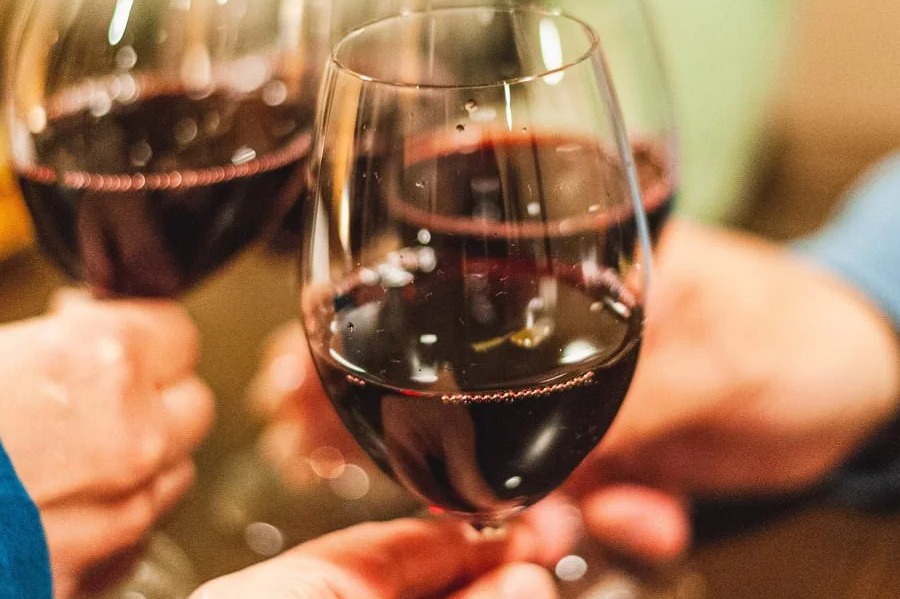 古いワインと食中毒：安全に楽しむためのプロの秘訣